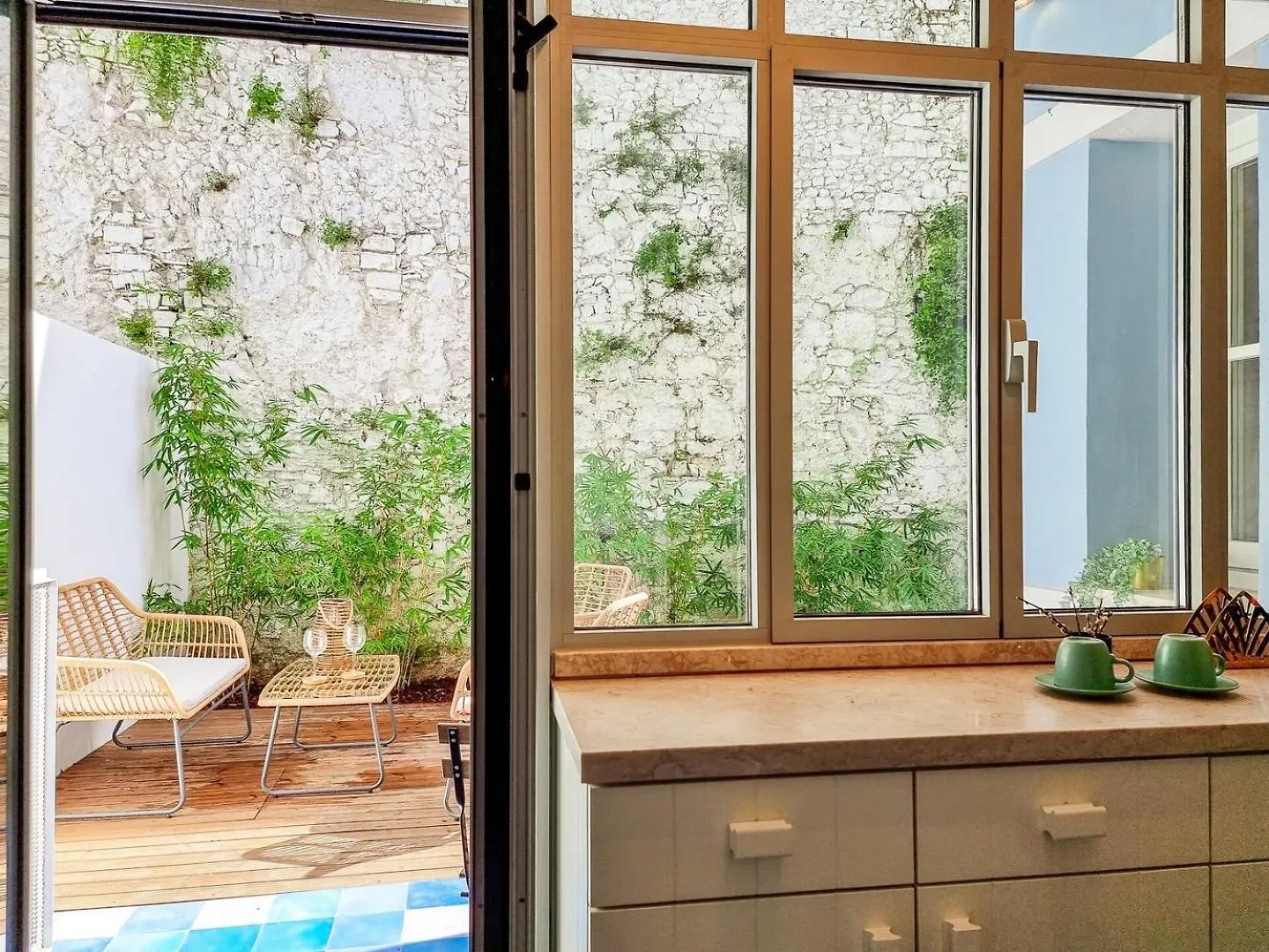 Apartment W. Lots Of Green In A Beautiful Terrace Lizbona