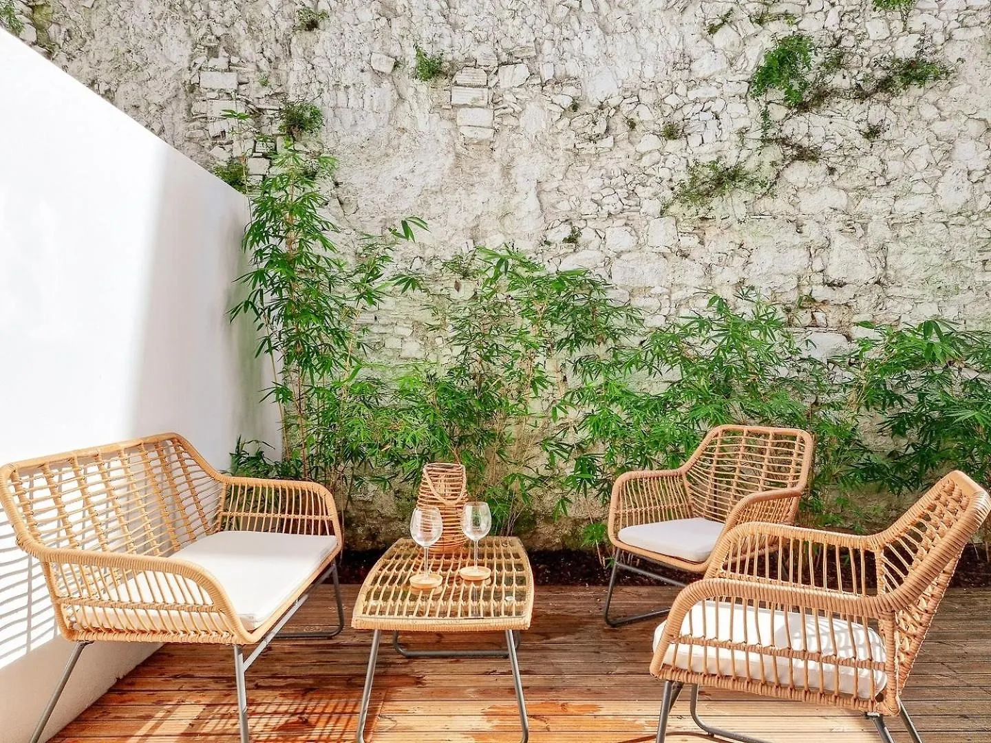 Apartment W. Lots Of Green In A Beautiful Terrace Lizbona